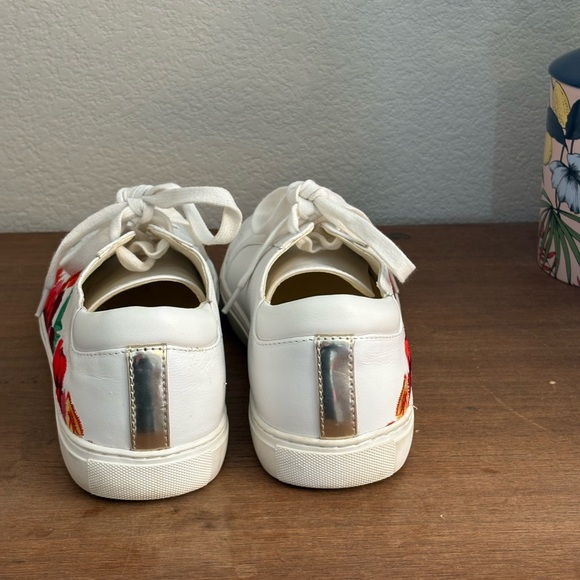 Kenneth Cole White Sneakers with Red Floral Embroidery - Picture 3 of 6